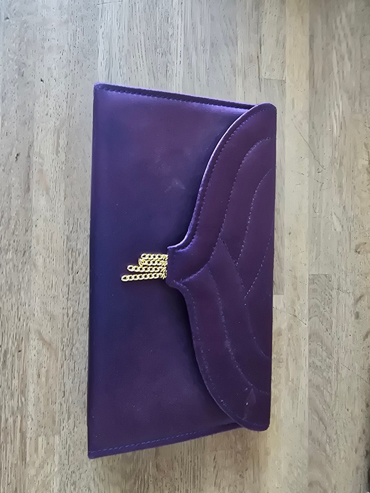 Paarse avondtasje met gouden ketting merk Cleef & Arpels, Ophalen
