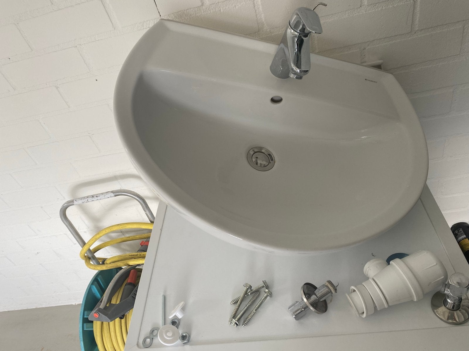 NIEUW! Wastafel met kraan en spiegel - Geberit Grohe Wisa, Ophalen of Verzenden, Nieuw, Chroom, Wastafel