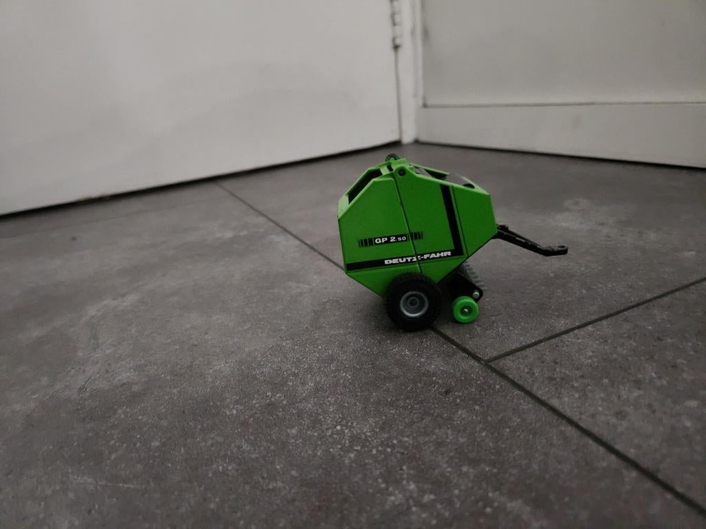 Ronde balenpers deutz-fahr, Ophalen of Verzenden, Zo goed als nieuw, Tractor of Landbouw, Universal Hobbies