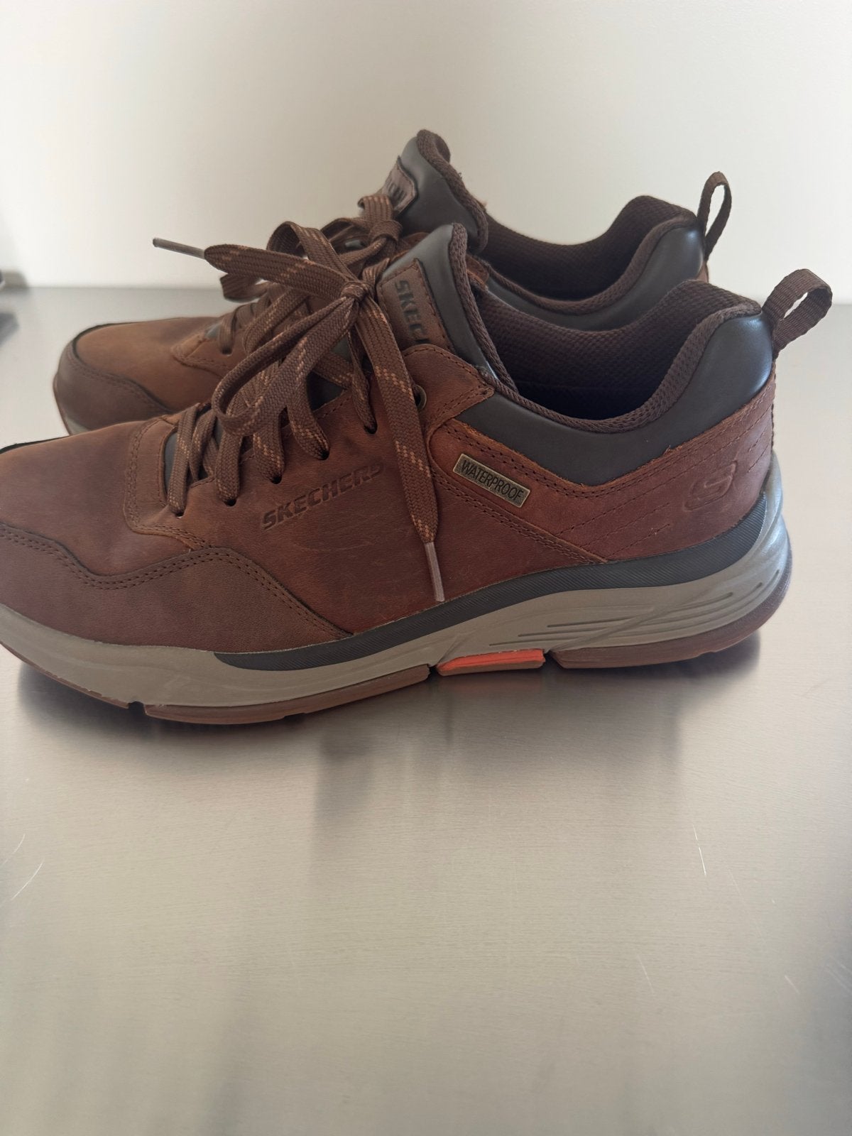 Skechers echt leer en waterproof in Nieuwstaat maat 44, Kleding | Heren, Schoenen, Ophalen of Verzenden, Zo goed als nieuw, Bruin