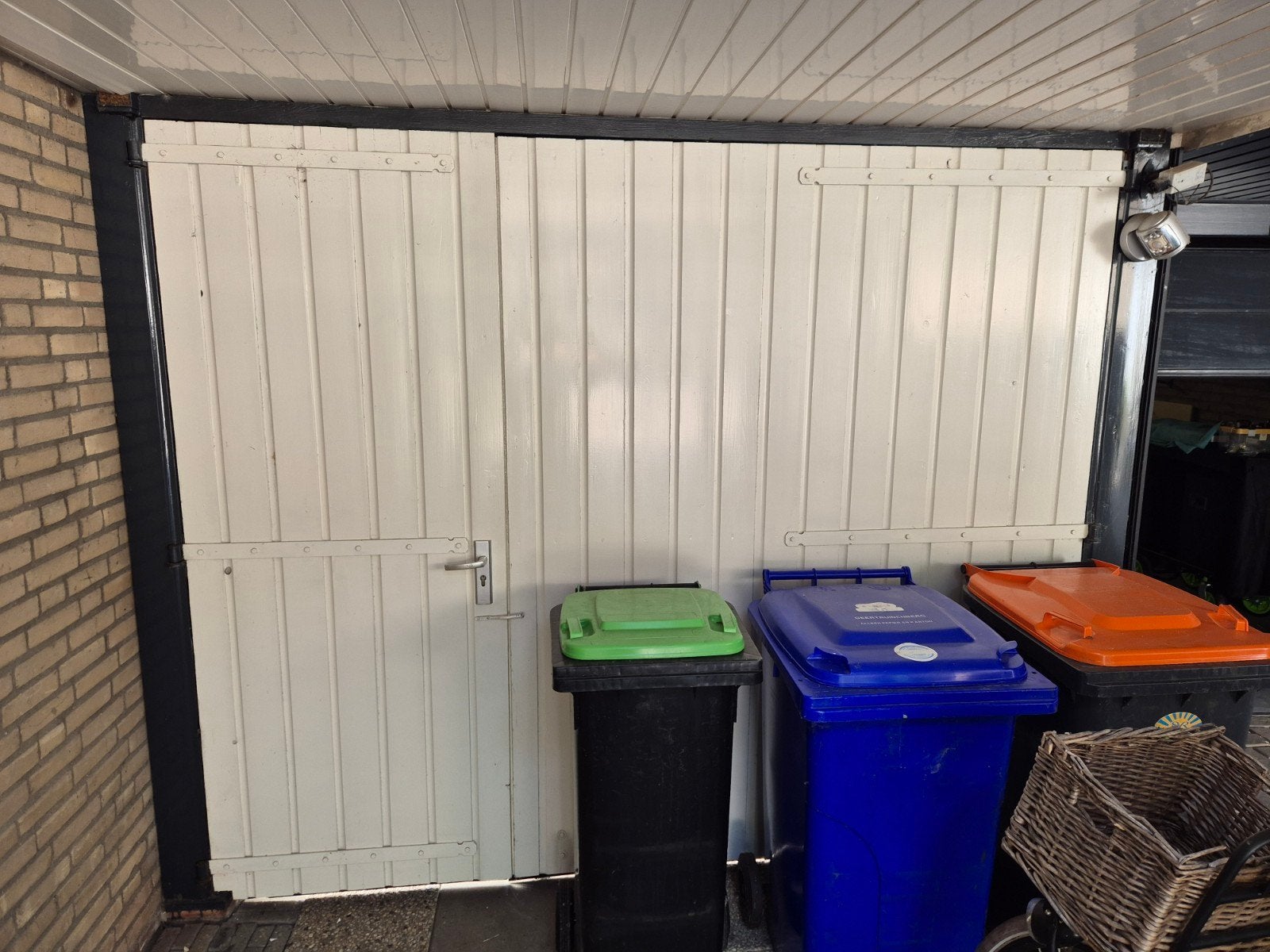 Grote houten garagedeur met loopdeur, Doe-het-zelf en Verbouw, Deuren en Horren, Ophalen, Gebruikt, Garagedeur, Hout