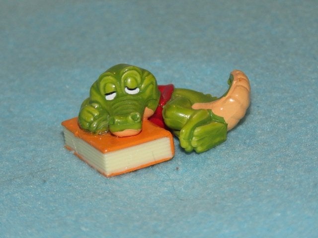 Figuurtje Kindersurprise Crazy Crocos Pino Pisolino jaren 90, Verzamelen, Ophalen of Verzenden, Zo goed als nieuw, Hardplasticfiguren