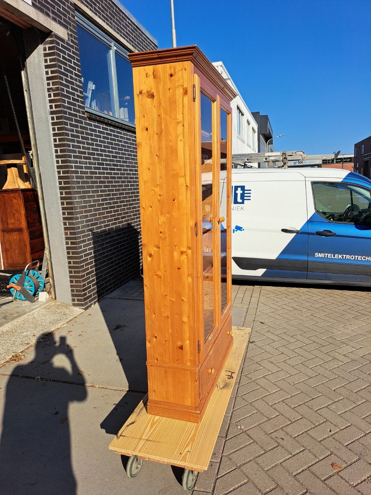 grenen vitrinekast, Huis en Inrichting, Kasten | Vitrinekasten, Ophalen, RoDeKo Volendam, Gebruikt, Christiaen Huygensstraat