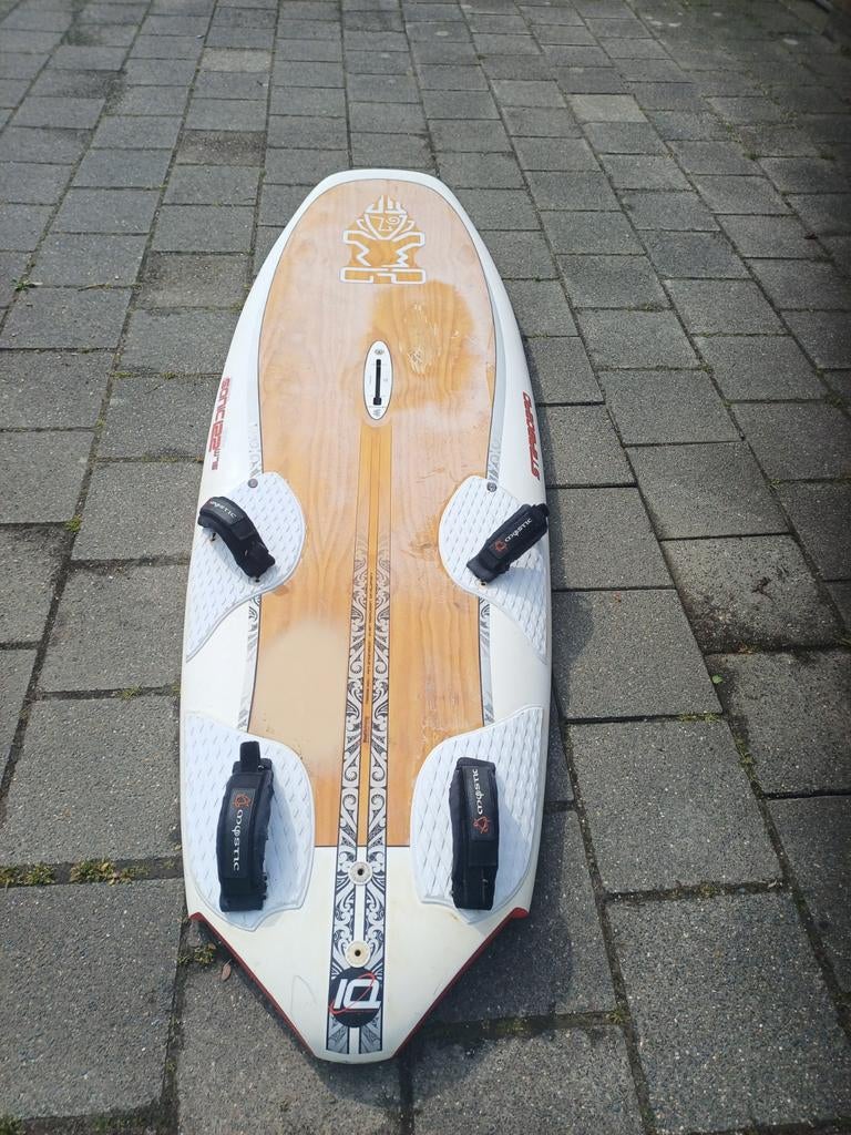 Isonic 122l slalom Board met 40cm Drake slalom Vin, Watersport en Boten, Windsurfen, Ophalen of Verzenden, Gebruikt, Overige typen