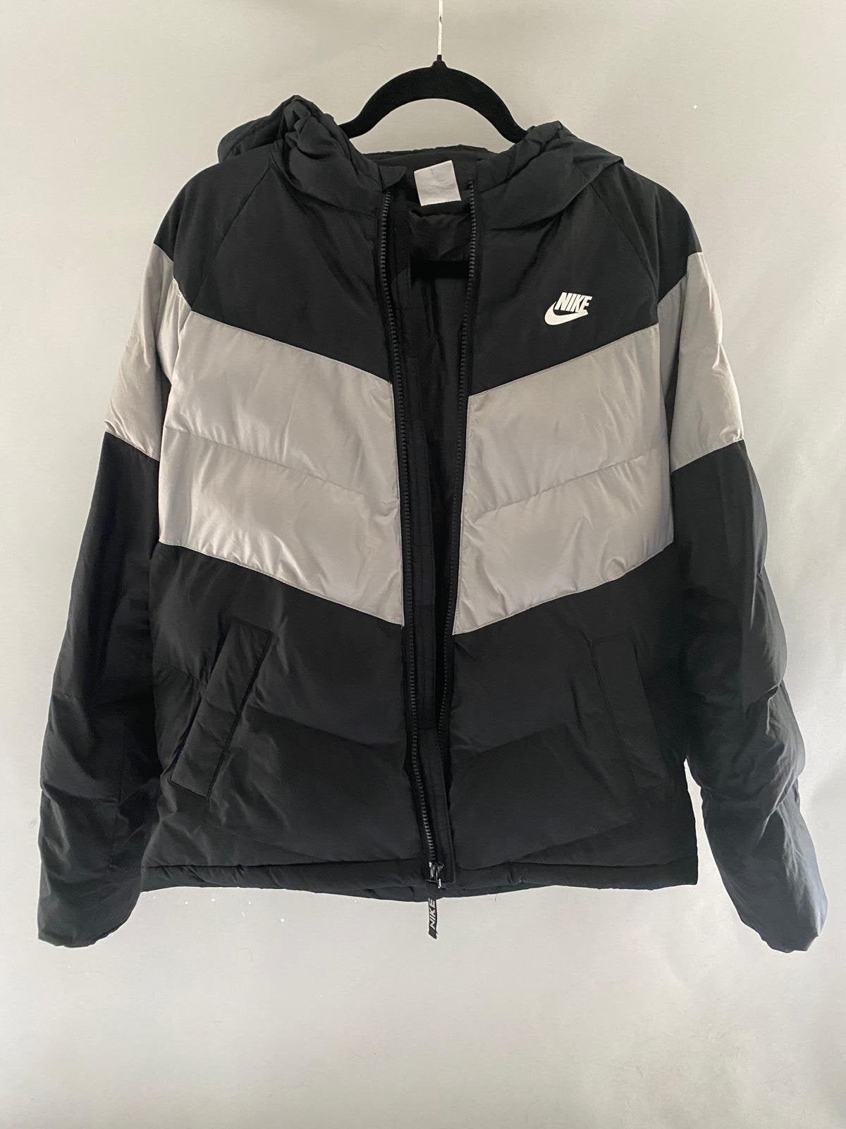 Nike gewatteerde winterjas jongens | XL 158–170 |Zwart/grijs, Ophalen of Verzenden, Gebruikt, Jongen of Meisje, Jas