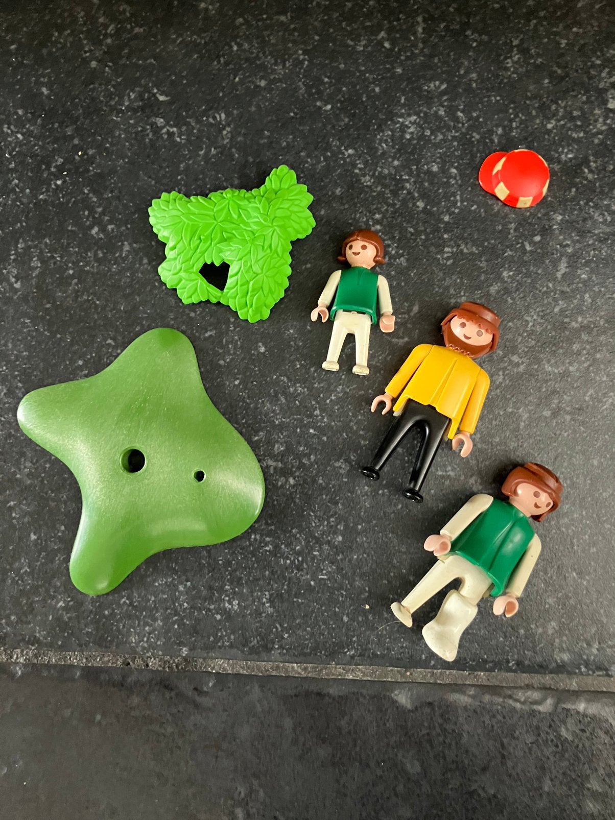 3 Playmobil popjes, 1 mutsje en 2 groene struikjes, Ophalen of Verzenden, Gebruikt, Losse onderdelen, Figuren