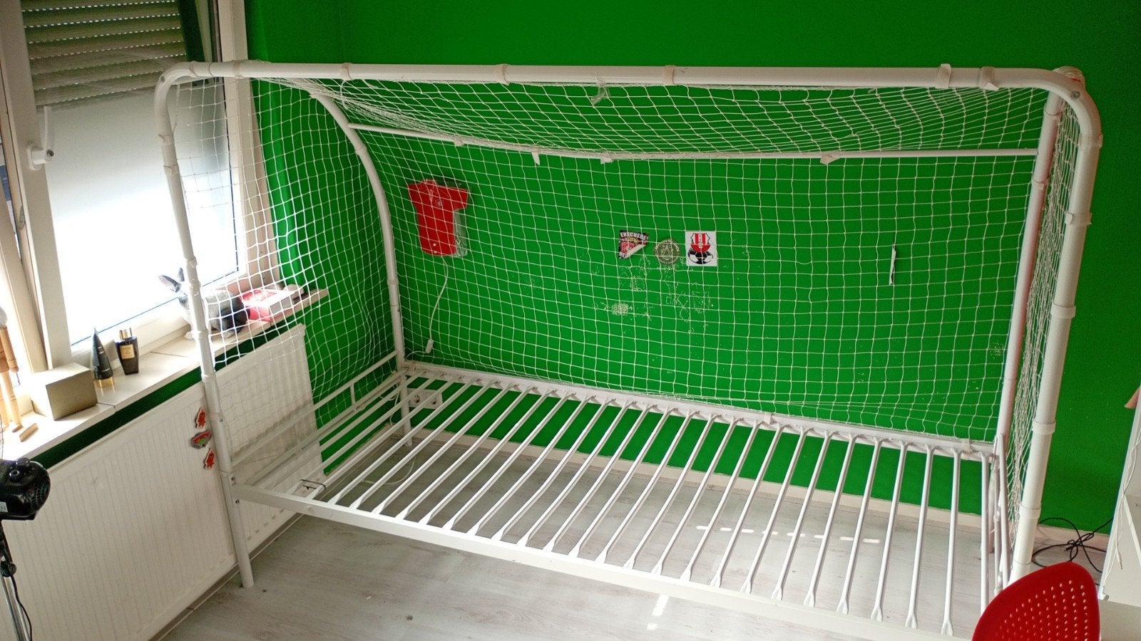 Voetbalbed - Eenpersoonsbed met voetbaldoel design, Ophalen, Gebruikt, 90 cm, Eenpersoons