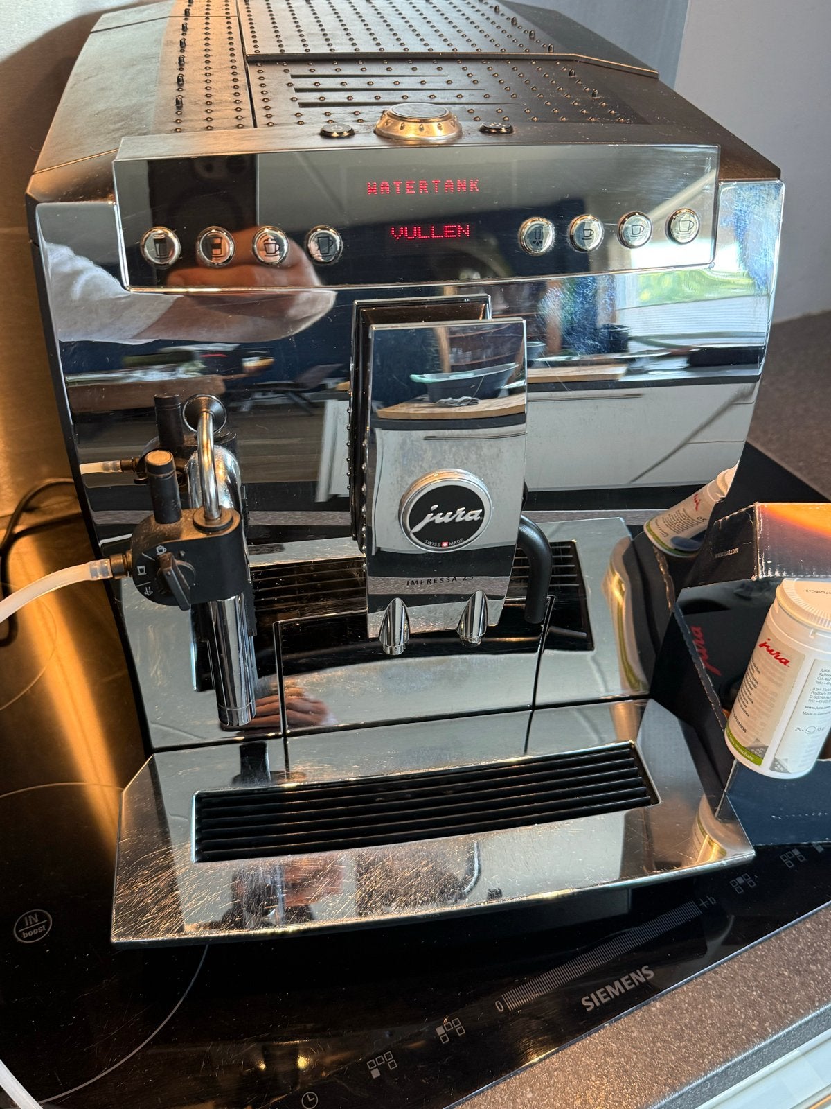 Jura Impressa Z5 chrome volautomatische koffiemachine, Ophalen, Afneembaar waterreservoir, Gebruikt, 10 kopjes of meer