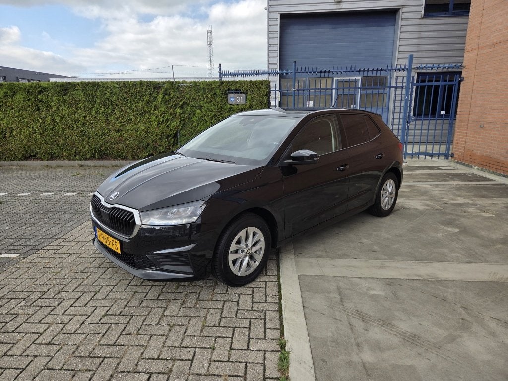 Skoda Fabia 1.0 TSI Ambition (bj 2023), Auto's, Dealer onderhouden, Stof, Euro 6, 95 pk