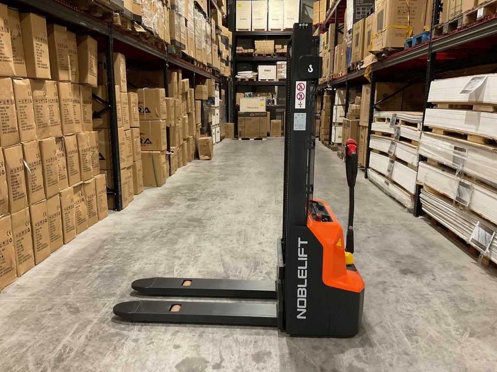 Noblelift 2,9 M Elektrische Stapelaar, Zakelijke goederen, Machines en Bouw | Heftrucks en Intern transport, Overige aandrijving