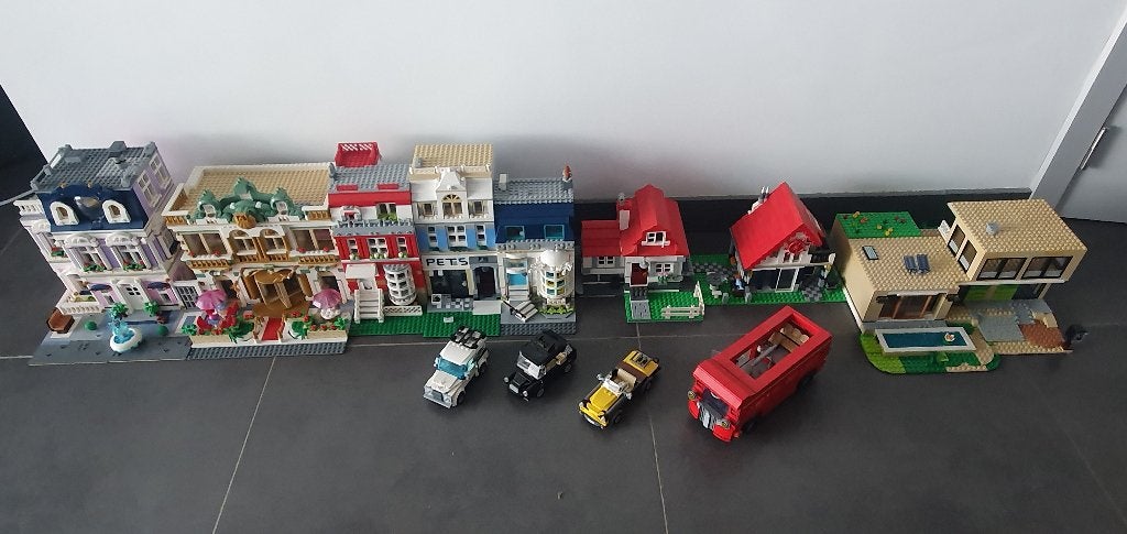 Lot Lego huisjes, volledige straat met auto's, MOC (eigen creatie), Compleet, Lego, Ophalen of Verzenden