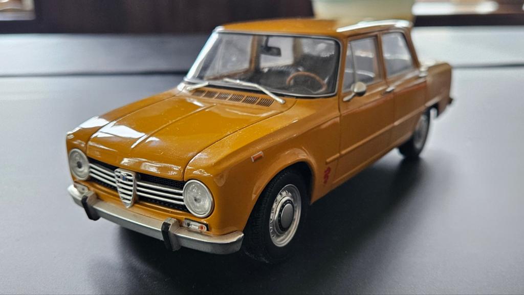 Alfa Romeo Super 1970 1:18 minichamps, Ophalen of Verzenden, Zo goed als nieuw, MiniChamps