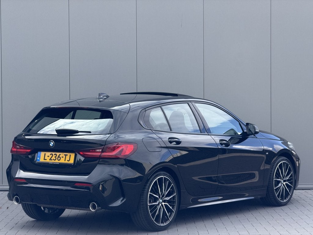 BMW 1-serie 120i M Sport Edition | Panorama | 19" | M Seats, 1998 cc, 730 kg, Gebruikt, 4 cilinders