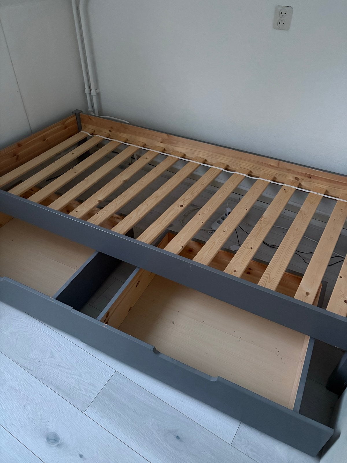 Eenpersoonsbed met lades - Grijs, Ophalen, Gebruikt, 90 cm, Eenpersoons