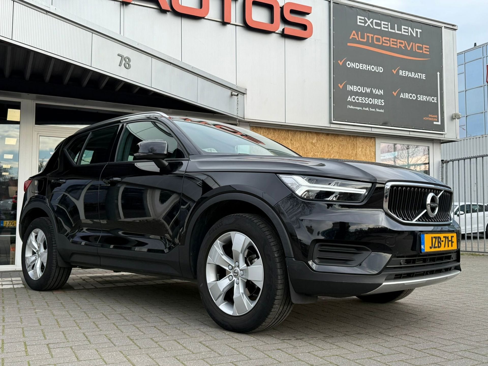 Volvo XC40 1.5 T3 Kinetic, Auto's, Volvo, Voorwielaandrijving, Gebruikt, Zwart, 157 pk