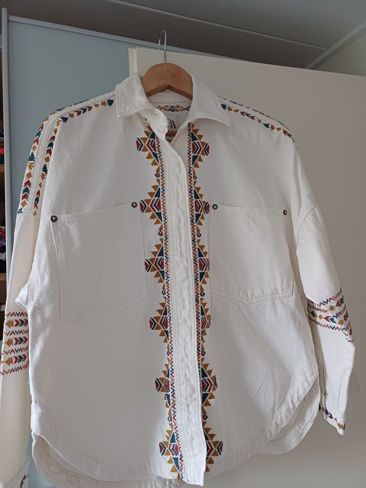 ZARA stoer jasje jack blouse borduursel 36 38 zgan, Kleding | Dames, Blouses en Tunieken, Ophalen of Verzenden, Zo goed als nieuw