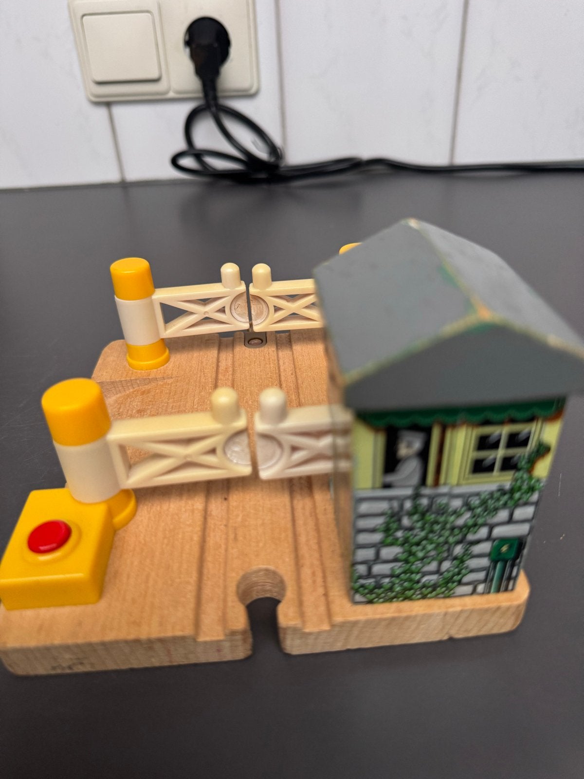Brio spoorwegovergang met huisje, Kinderen en Baby's, Speelgoed | Houten speelgoed, Ophalen of Verzenden, Gebruikt, Overige typen