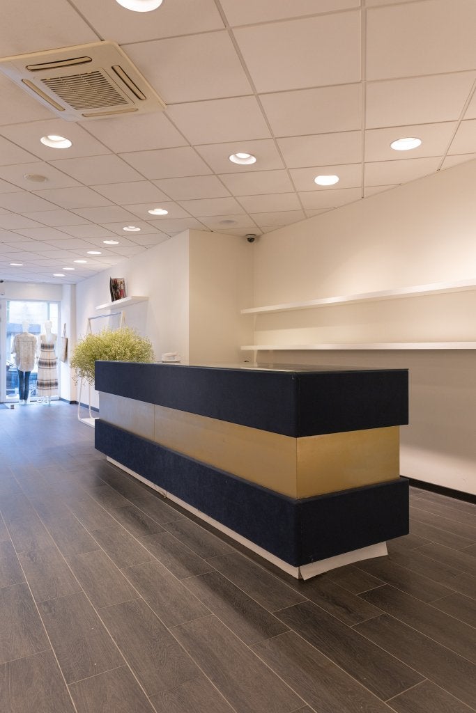 MOET WEG | Complete winkelinrichting kledingzaak