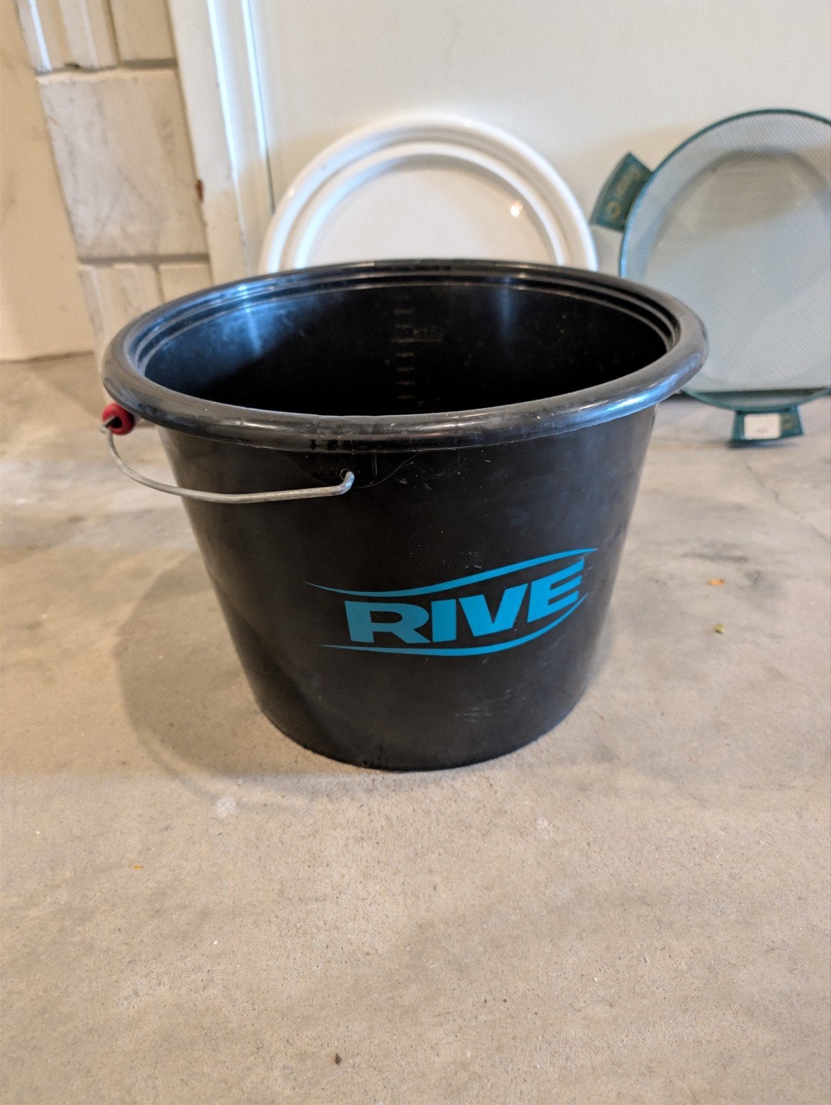 20l Rive voeremmer met sensas voerzeef, Watersport en Boten, Ophalen, Gebruikt, Overige typen