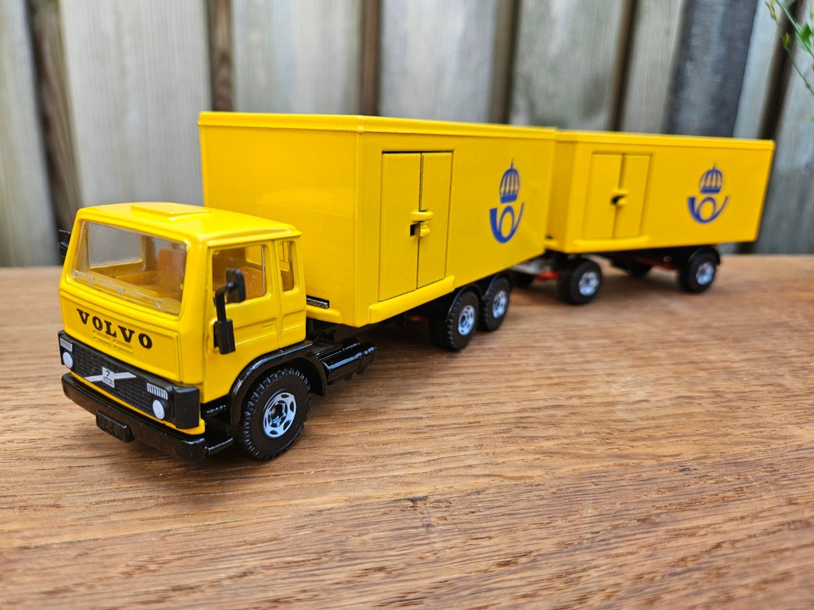 Siku 3714 Volvo F7 Zweedse Post combi 1:55, Ophalen of Verzenden, Zo goed als nieuw, Bus of Vrachtwagen, SIKU
