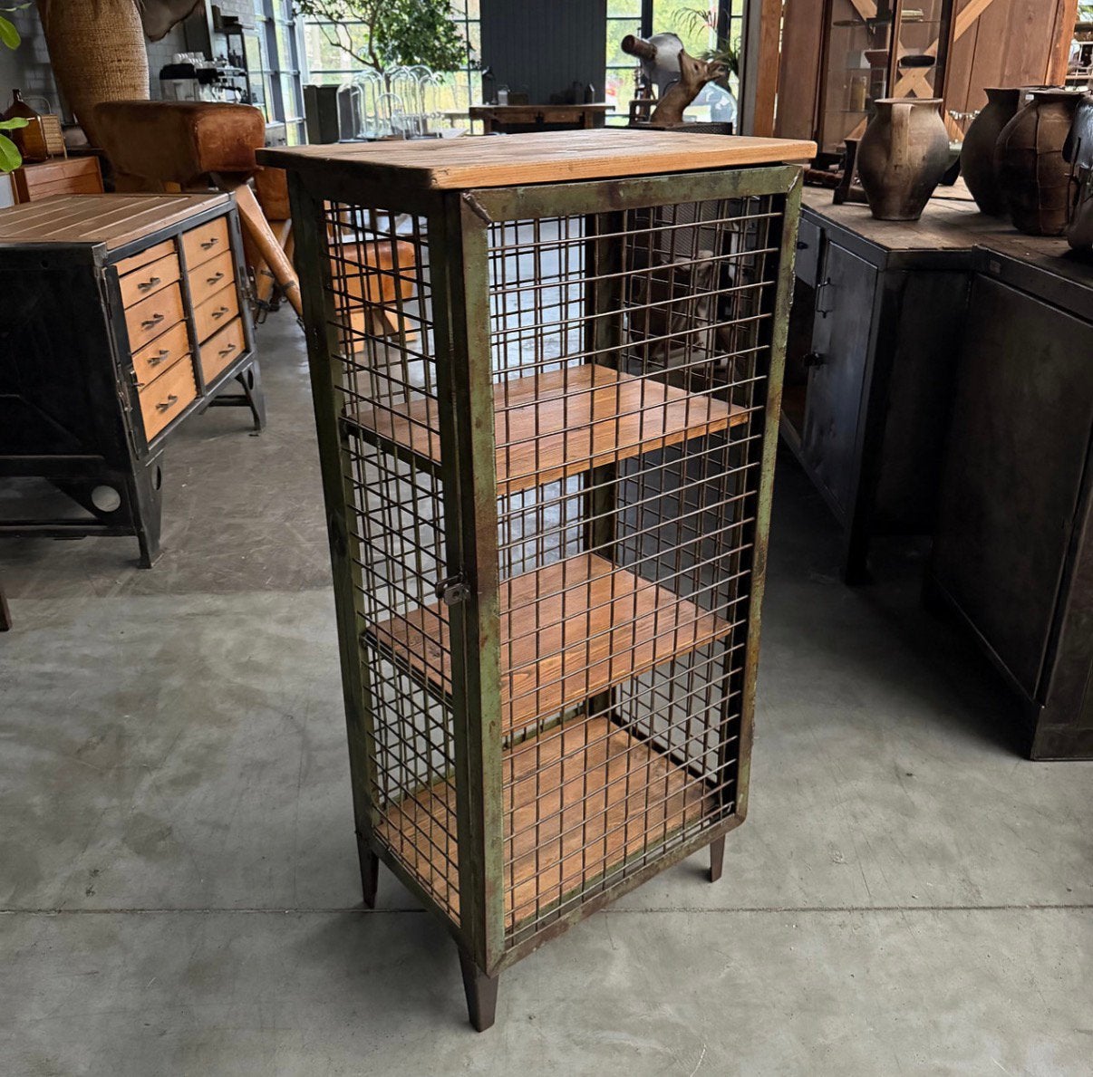 Oude gaaskast, industrieel kastje, vintage kast, dressoir, Ophalen, Zo goed als nieuw