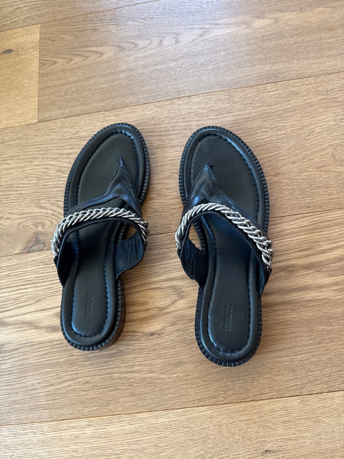 Bronx leren slipper met sierketting - Maat 41, Kleding | Dames, Schoenen, Slippers, Bronx, Zwart, Ophalen of Verzenden