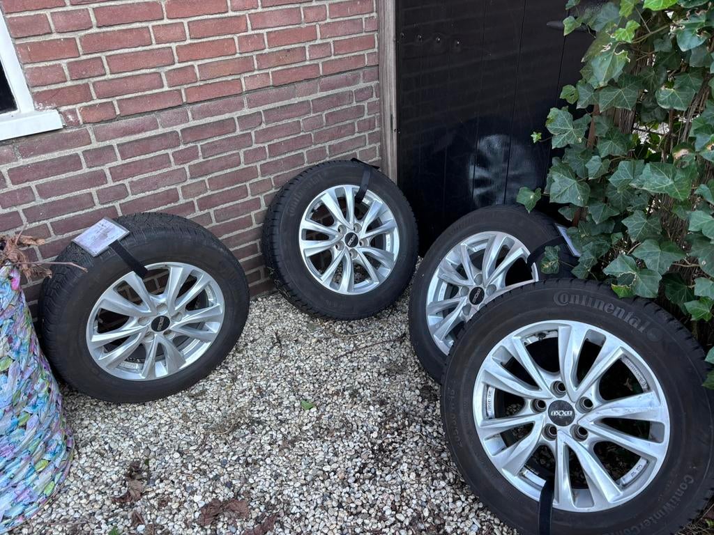4 Winterbanden 205/60 16 + velgen Toyota Prius Wagon, Auto-onderdelen, Banden en Velgen, Ophalen, Gebruikt