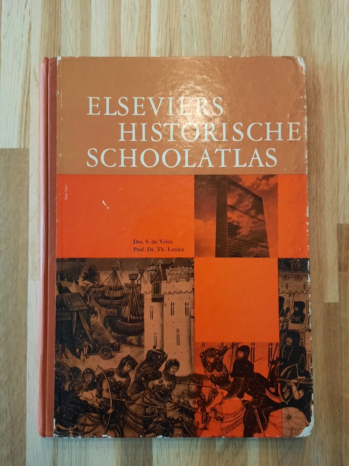 Elseviers Historische Schoolatlas - Drs. S. de Vries, Gelezen, Overige atlassen, Ophalen of Verzenden, 1800 tot 2000