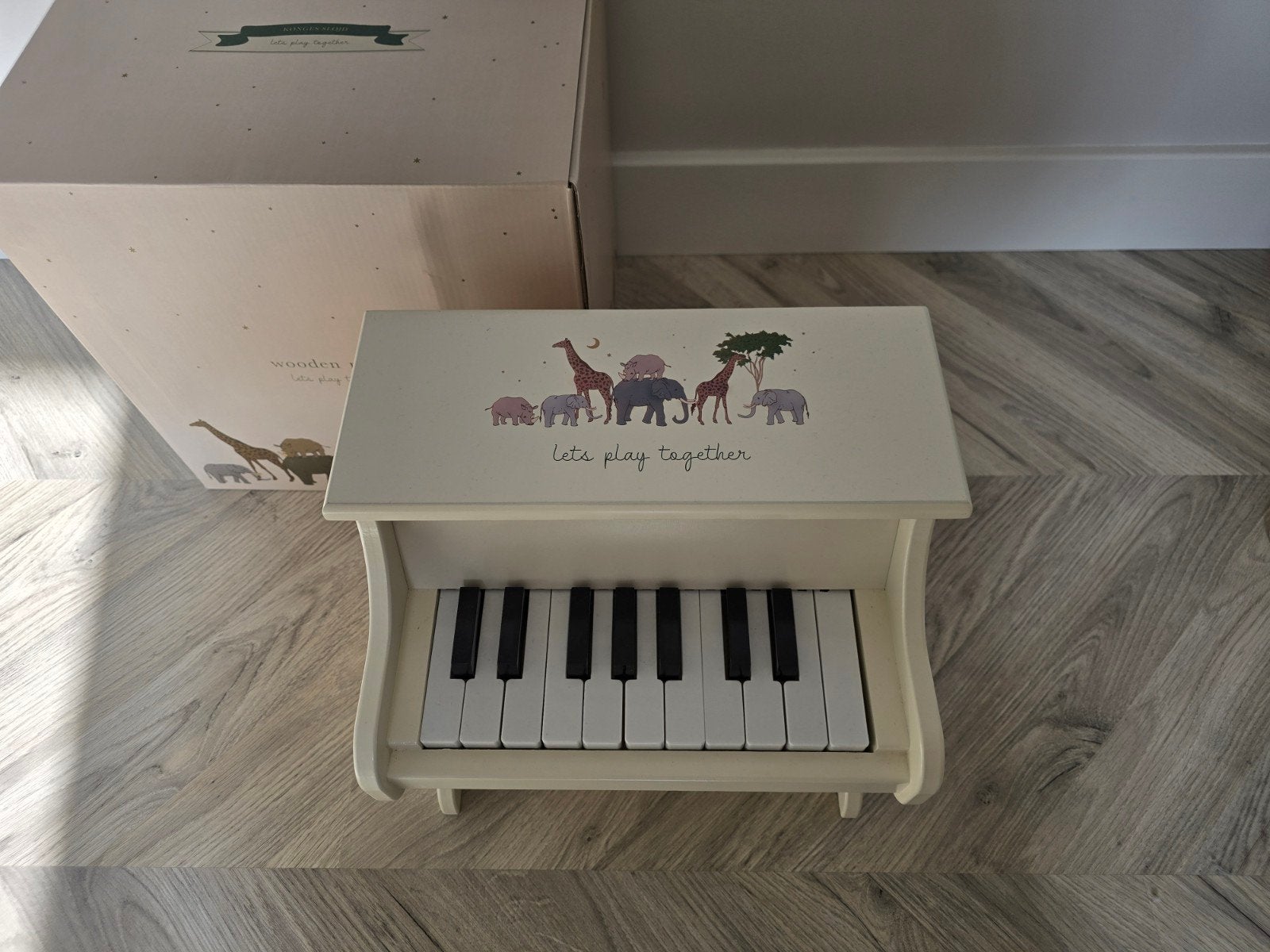 Konges slojd houten piano - wooden miniature piano, Kinderen en Baby's, Speelgoed | Houten speelgoed, Ophalen, Zo goed als nieuw
