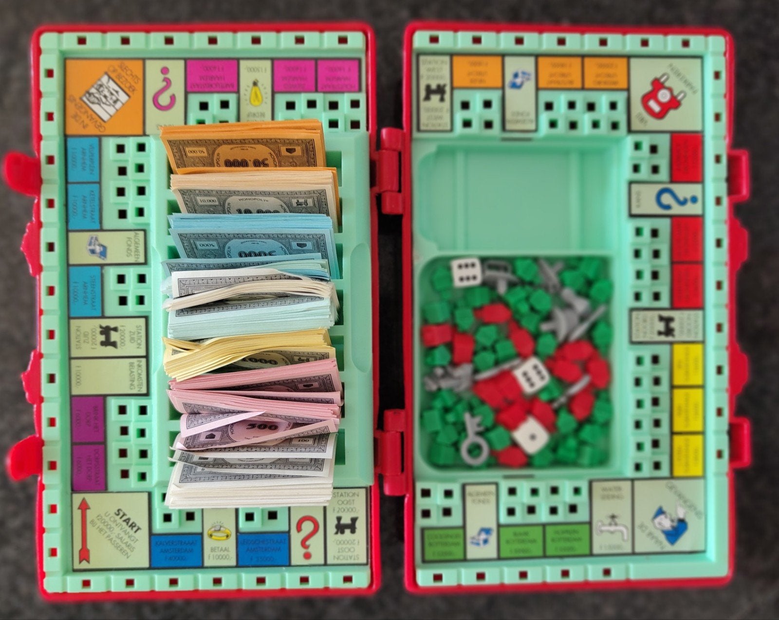 Monopoly Reisspel in Koffer - Compact en Compleet, Vijf spelers of meer, Ophalen of Verzenden, Zo goed als nieuw, Reisspel