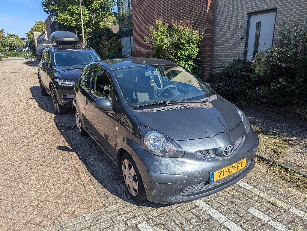 Toyota Aygo 1.0 12V Vvt-i 3DRS MMT 2007 Grijs, Auto's, Voorwielaandrijving, 4 stoelen, 68 pk, Origineel Nederlands