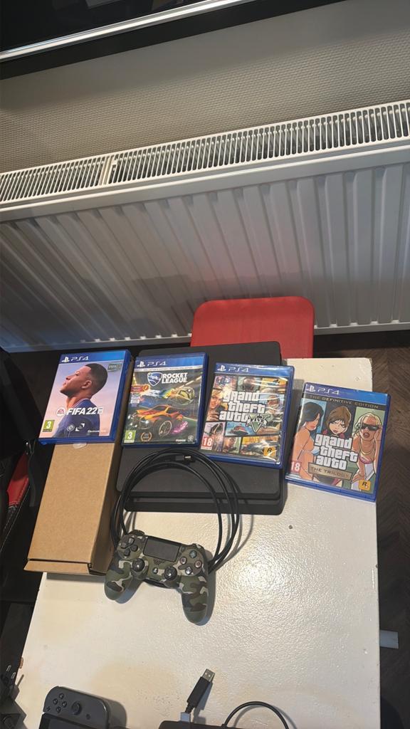 Ps 4, Ophalen of Verzenden, Zo goed als nieuw, Met 1 controller