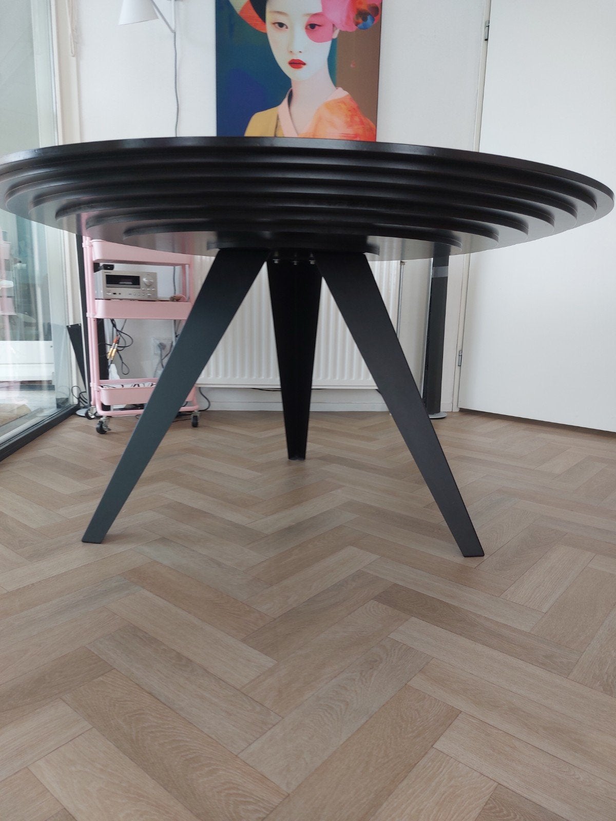 Odesi Belly eettafel van Kees Mercelis z.g.a.n, Ophalen, Rond, Zo goed als nieuw, Metaal