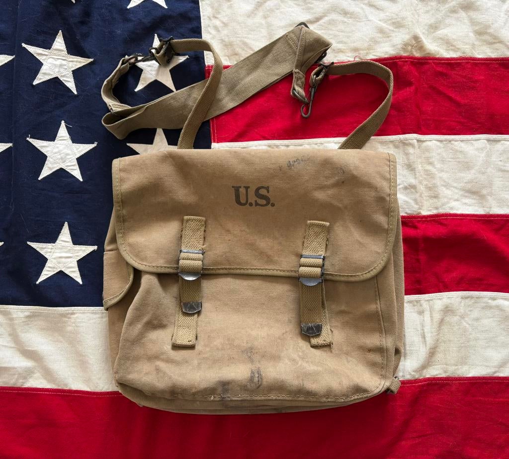 US WW2 M1936 musette bag ‘44 met sling ‘42, Ophalen of Verzenden, Zo goed als nieuw, Shopper