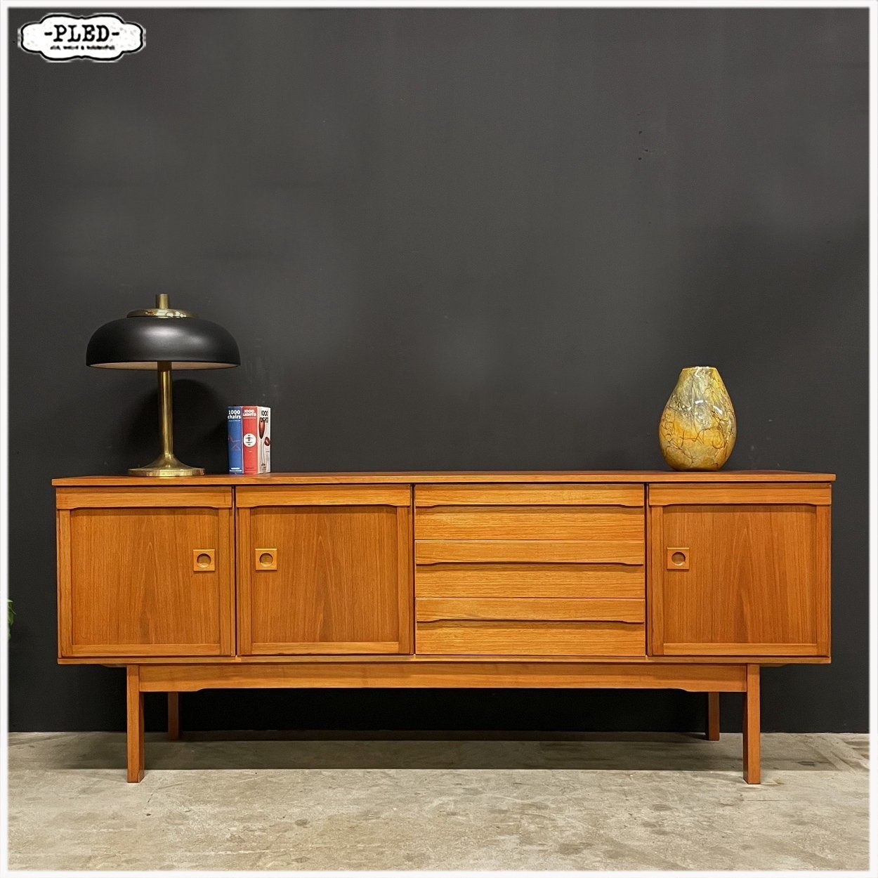 Vintage sideboard Kast Scandinavisch  Dressoir TVkast, Huis en Inrichting, Kasten | Dressoirs, Gebruikt, 200 cm of meer, 25 tot 50 cm
