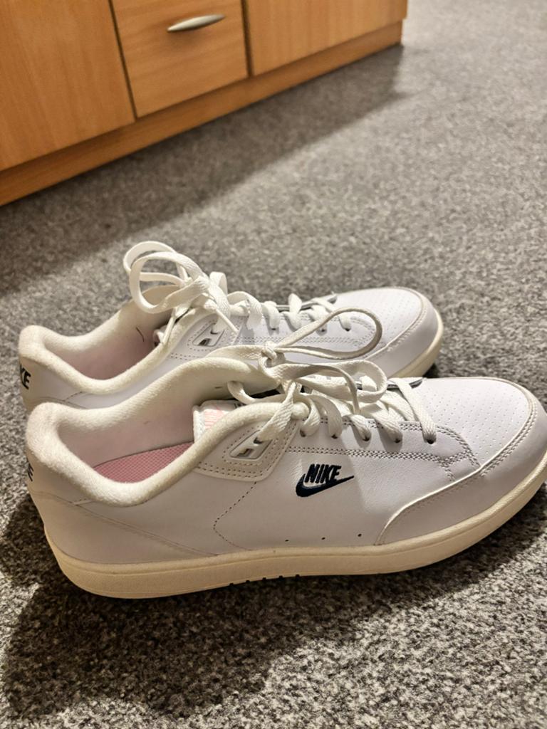 Witte Nike Sneakers - nieuw, Ophalen of Verzenden, Zo goed als nieuw, Wit, Sneakers of Gympen
