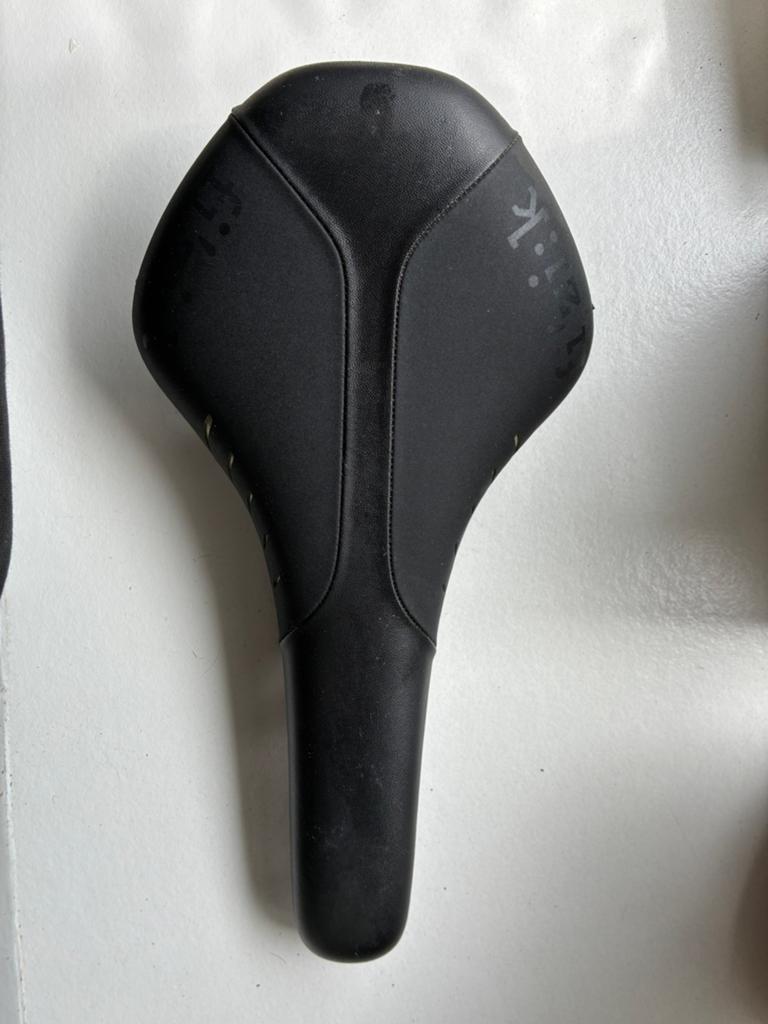 Zadel Fizik R7, Fietsen en Brommers, Fietsonderdelen, Gebruikt, Staal, Ophalen of Verzenden, Zadel