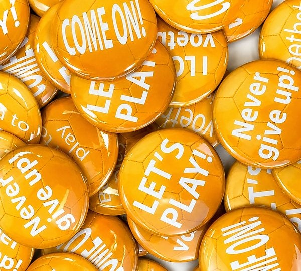 12 voetbal buttons met verschillende teksten, Sweet-one, Overige typen, Nieuw, Maat L