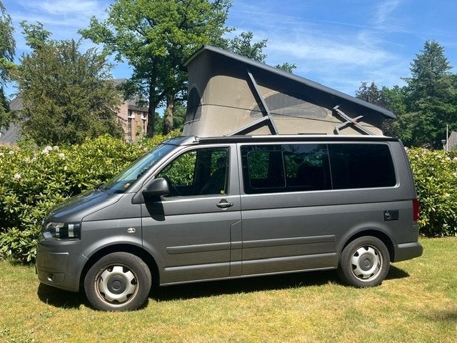 VW Camper California T5 TDI Comfortline metallic grijs, Caravans en Kamperen, Campers, Automaat, Luifel, Volkswagen, Diesel
