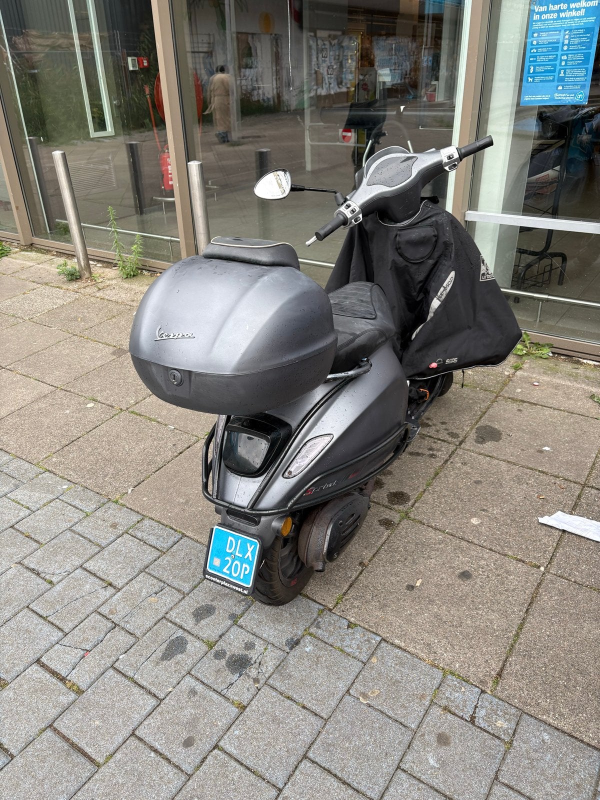 Vespa Sprint 50cc Matgrijs 2017  - Zo goed als nieuw, Overige modellen, Maximaal 45 km/u, Ophalen of Verzenden, Zo goed als nieuw