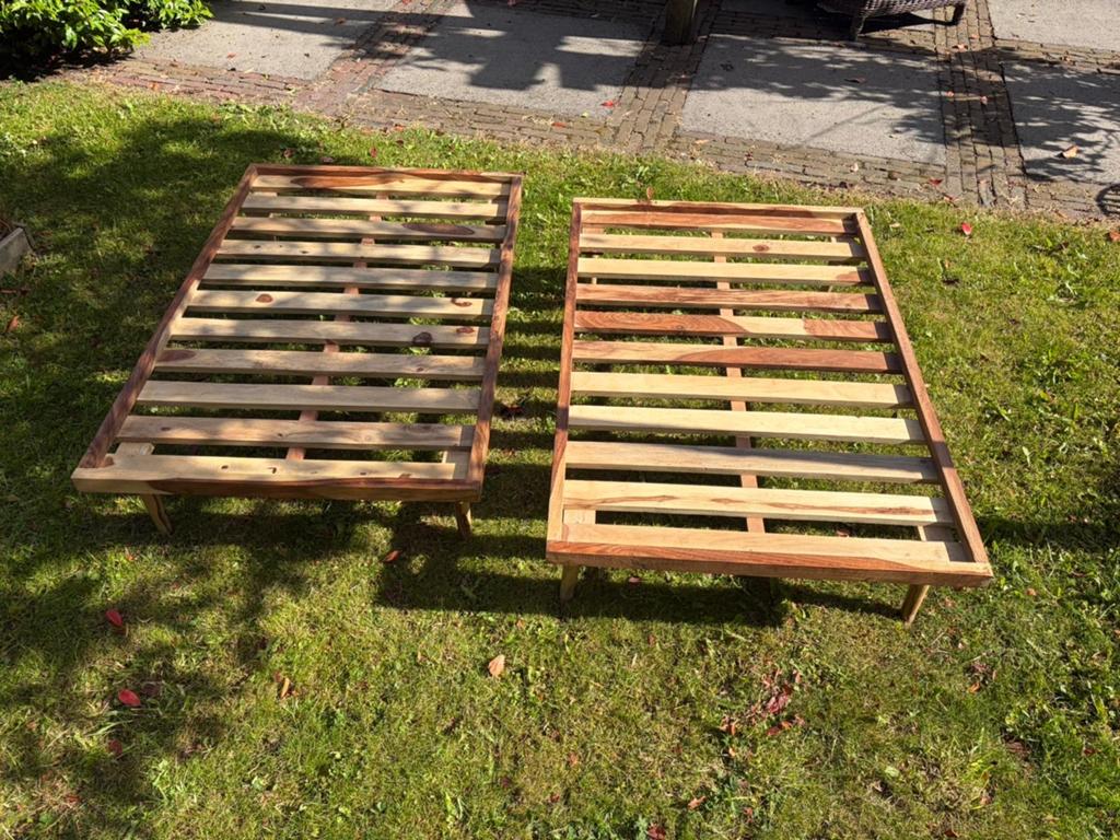 Twee houten onderstellen voor pallet bank 80x120 per stuk, Ophalen of Verzenden, Gebruikt, Hout