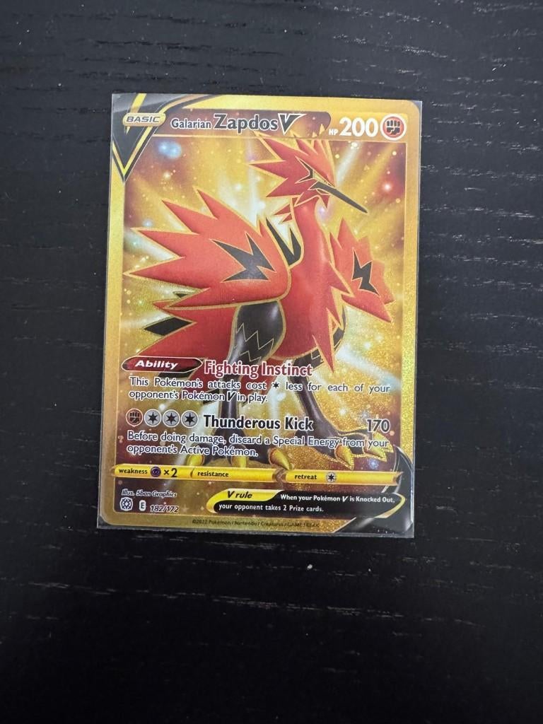 Galarian Zapdos V pokemon kaart, Hobby en Vrije tijd, Verzamelkaartspellen | Pokémon, Ophalen of Verzenden, Zo goed als nieuw