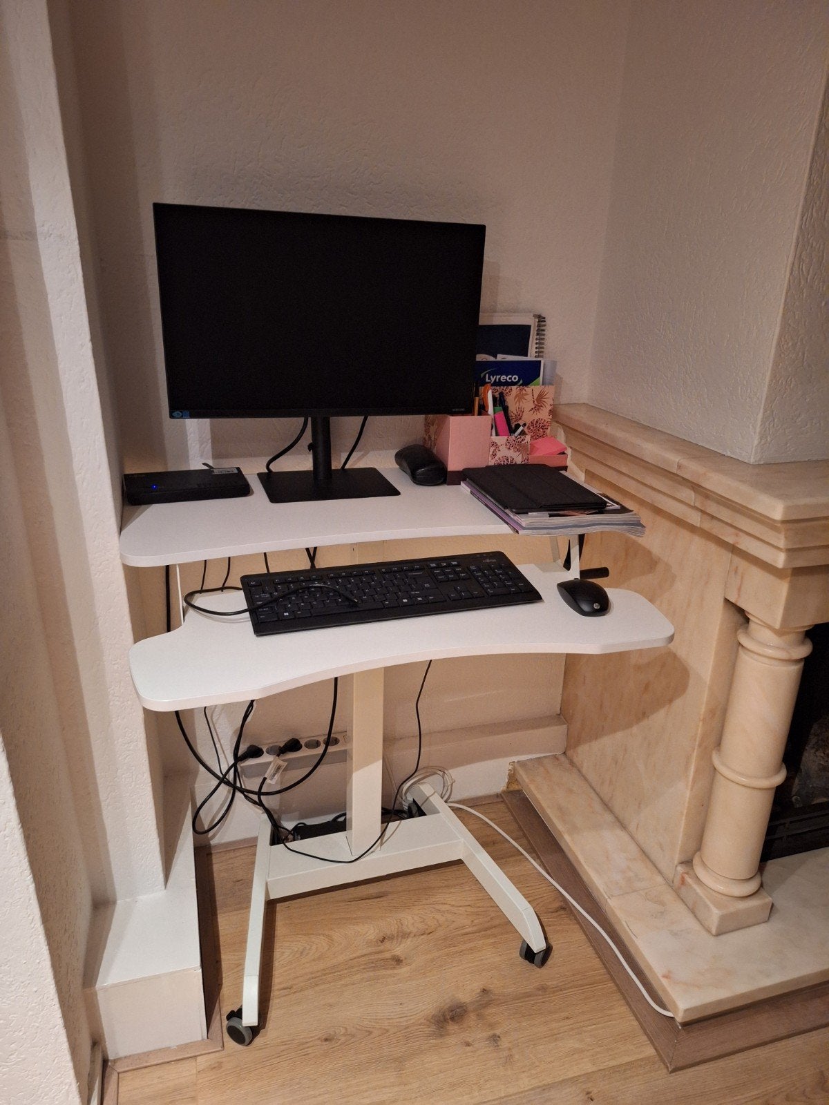 Worktrainer zit sta bureau wit, Huis en Inrichting, Bureaus, Ophalen, Zit-sta bureau, Zo goed als nieuw, Overige merken