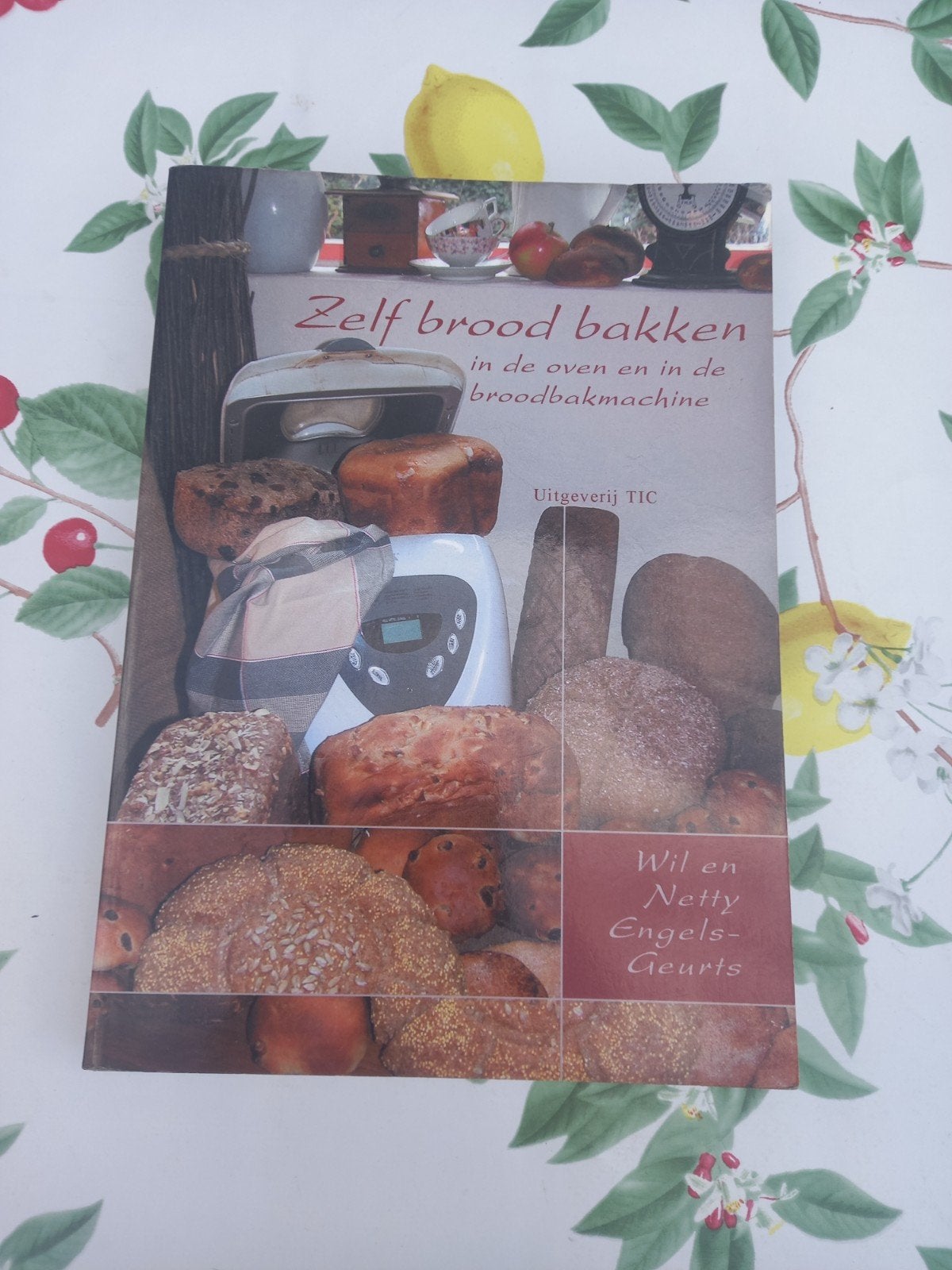 A Wil Engels - Zelf brood bakken, Ophalen of Verzenden, Zo goed als nieuw, Wil Engels; Netty Engels-Geurts