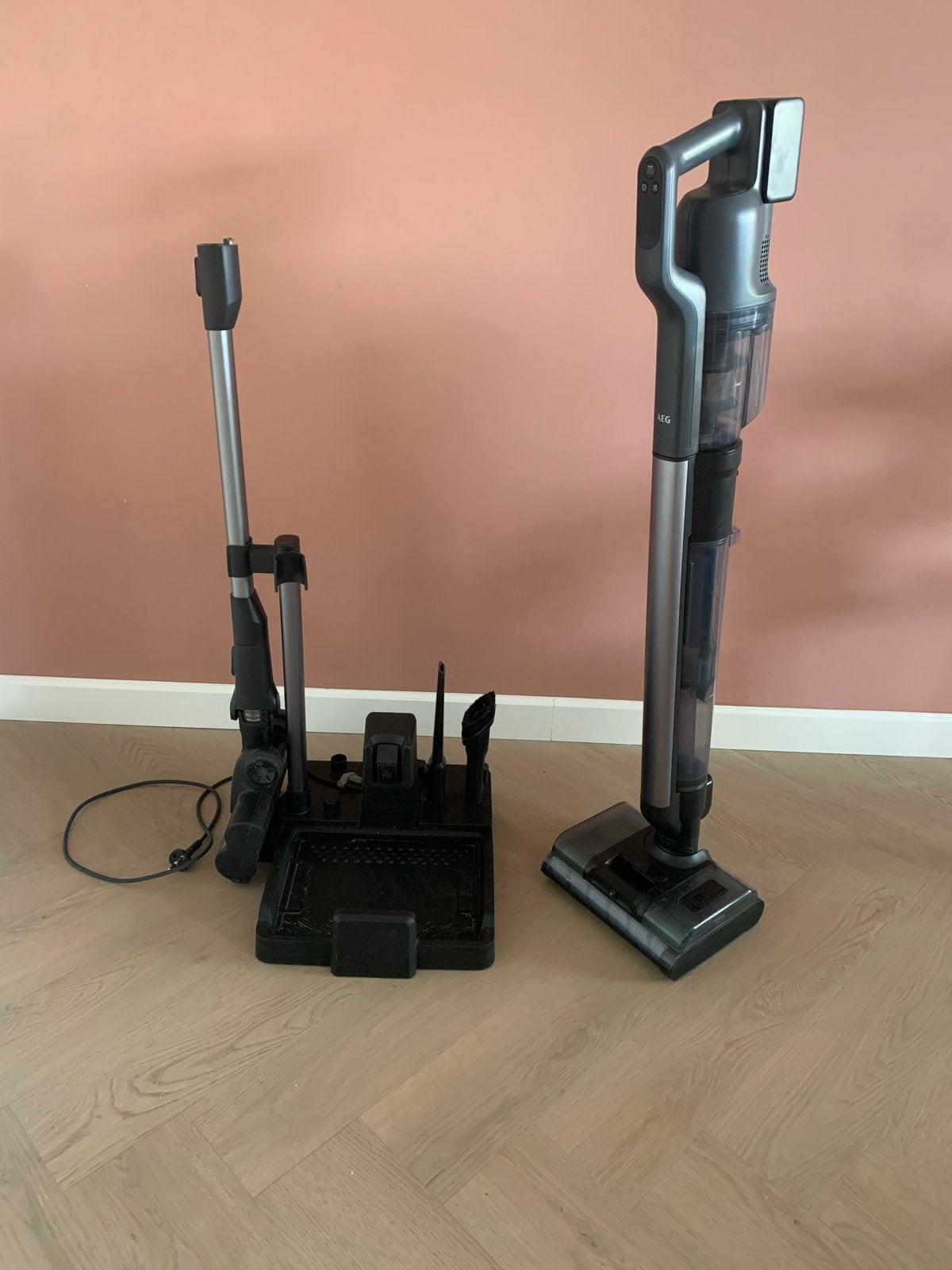 Z.g.a.n. AEG Ultimate 8000 Steelstofzuiger met dweilfunctie, Ophalen, Draadloos, Reservoir, AEG