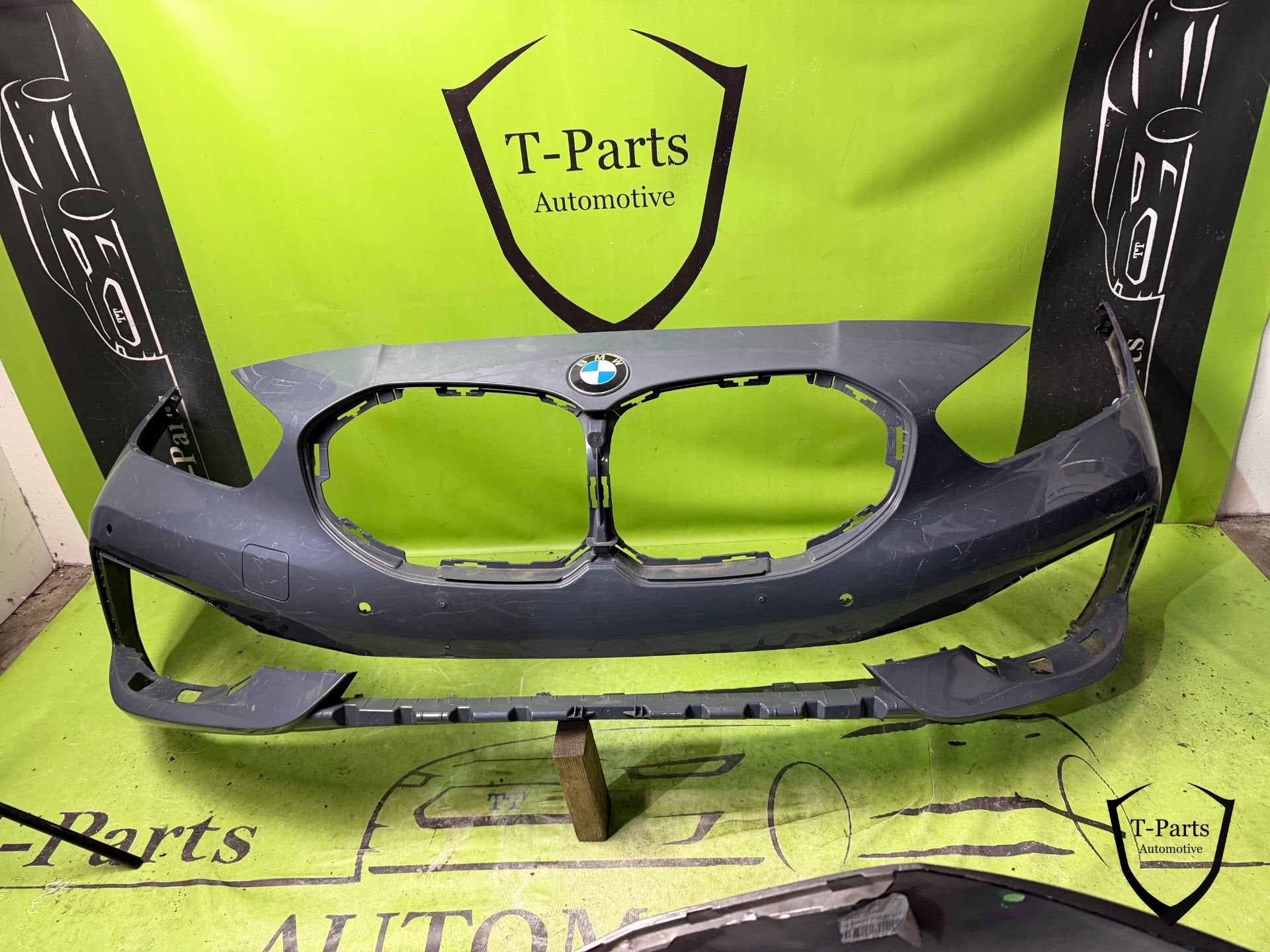 bmw 1 serie F40 bumper voorbumper 18+, Petuelring 130
80788  Munich, DE, Gebruikt, Info@bmw.de, Ophalen of Verzenden