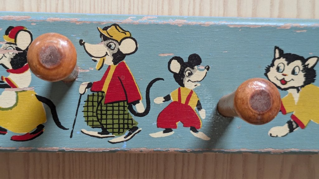 Houten kinder kapstok uit de jaren '60, Wandkapstok, Gebruikt, Ophalen of Verzenden, Minder dan 100 cm