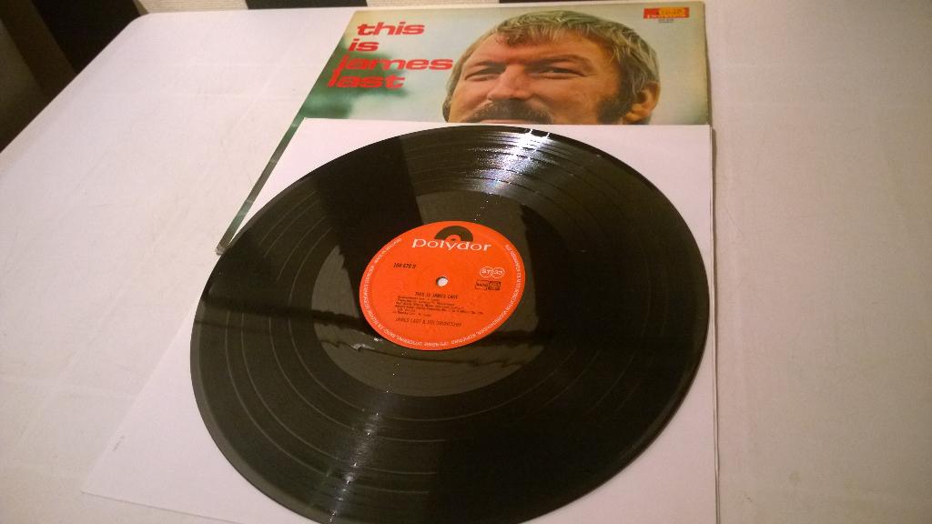 James Last ‎– This Is James Last, Inclusief binnenhoes, Ophalen, Gebruikt, 12 inch