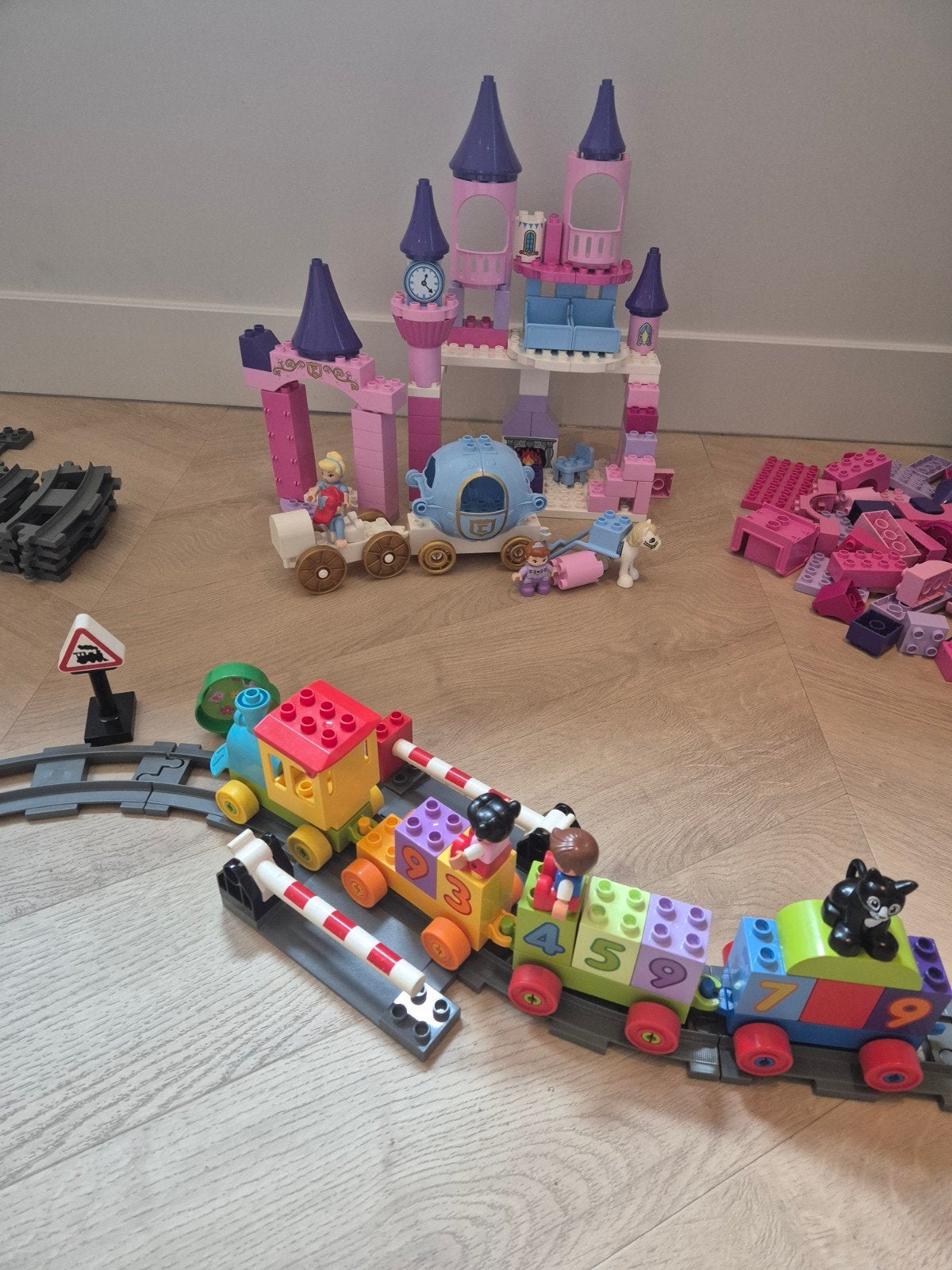 Grote partij LEGO Duplo met o.a. treinbaan en kasteel, Kinderen en Baby's, Ophalen of Verzenden, Gebruikt, Overige merken