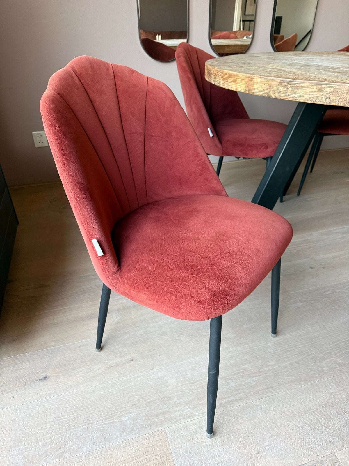 4x De Troubadour eetkamerstoel |Fluweel terracotta/roestroze, Ophalen, Gebruikt, Overige kleuren, Vier